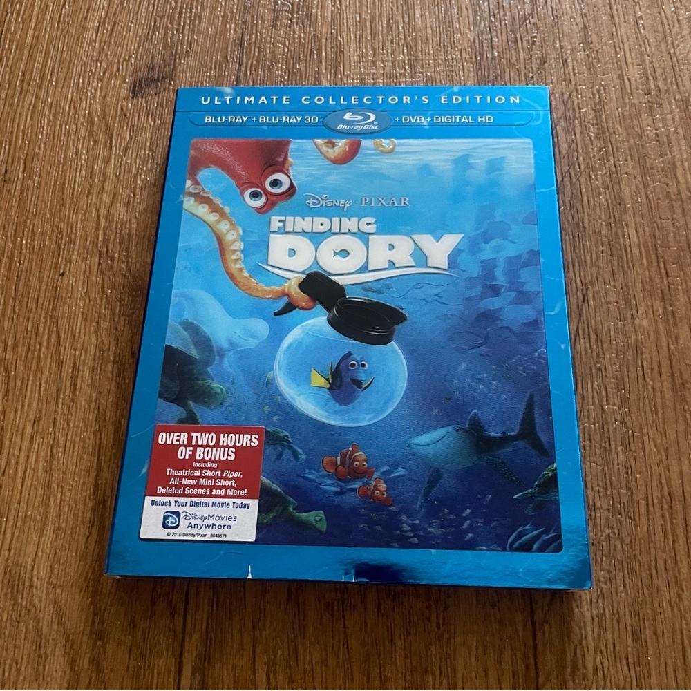 Disney Pixar’s Finding Dory Blu Ray & DVD Ultimate Collector’s Edition